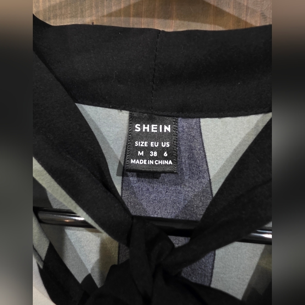 SHEIN Green and Black Wave Pattern Blouse Size Medium - Picture 3 of 4